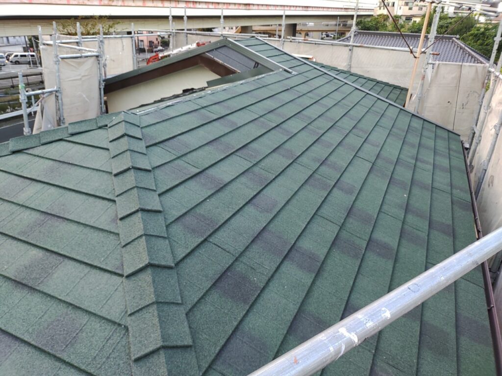 ディプロマットの屋根工事中