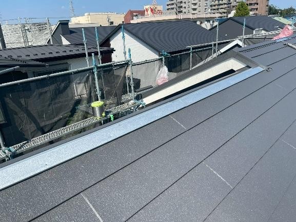 割れや腐食をしにくいガルバリウム鋼板製の棟下地を取り付け