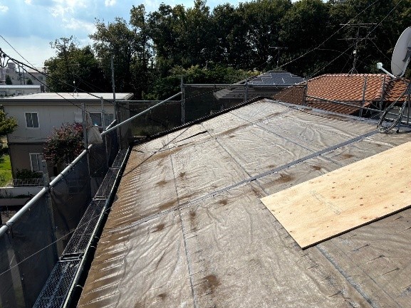 古い屋根材撤去後