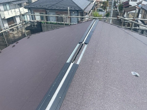 棟下地を取り付けし、換気棟の開口