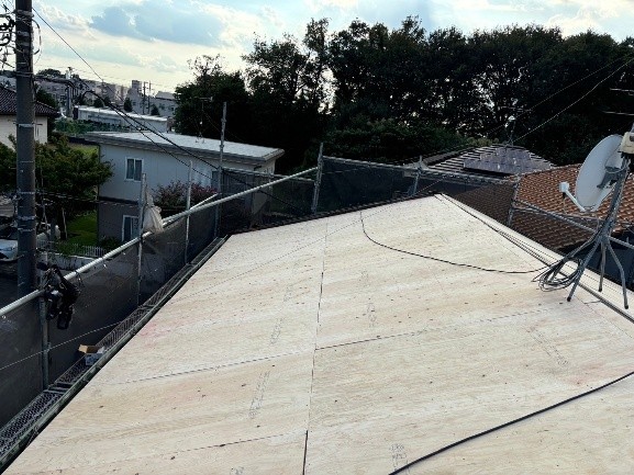 野地板合板12ミリを屋根全面に張る