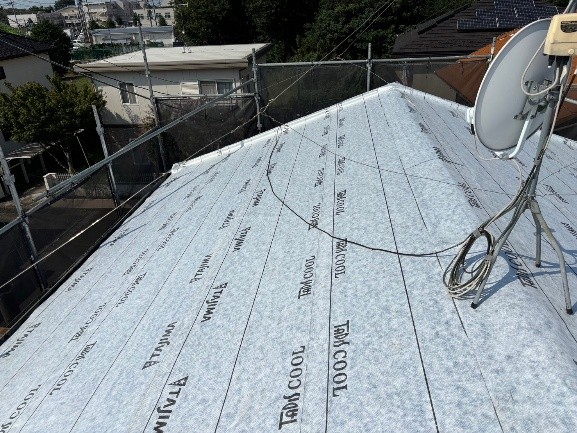 防水ルーフィングを張る