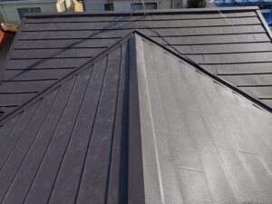 断熱性能を持つ軽量金属屋根に葺き替え