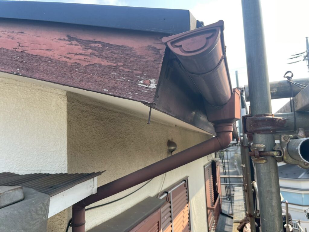 屋根の破風と雨樋