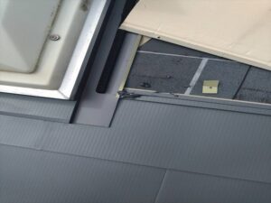 トップライト廻りを施工中の屋根