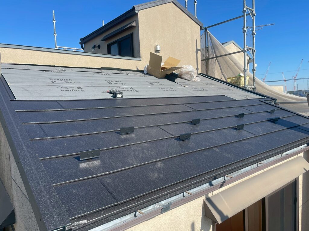 スーパーガルテクトの施工中