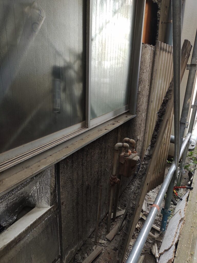 スレート壁を撤去した工場