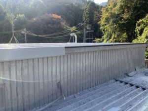 ケラバ板金を取り付ける