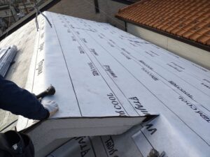 ルーフィングを張った屋根