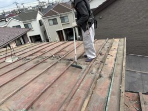 かわらUを撤去後掃除している写真