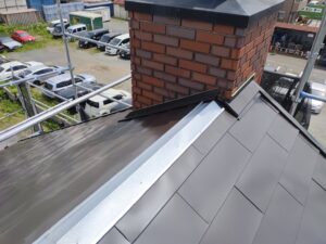 急勾配屋根の棟下地取付