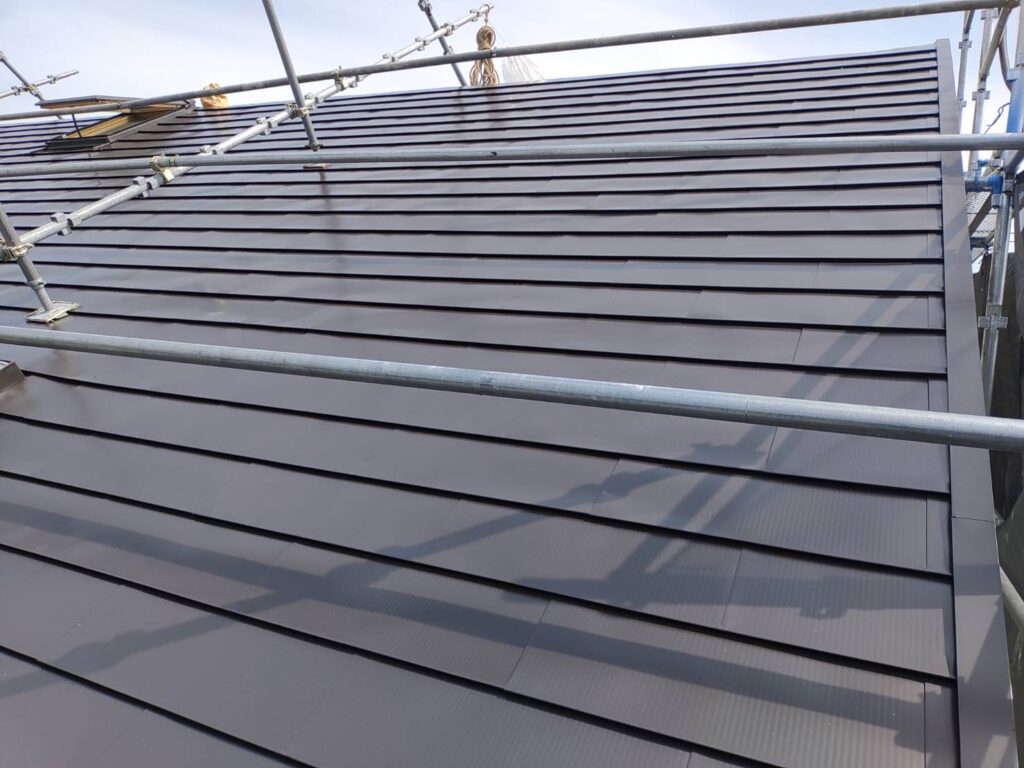 棟まで葺きあがったダンネツトップ6-1ワイド