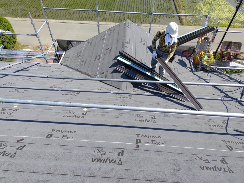 ルーフィングを張った屋根