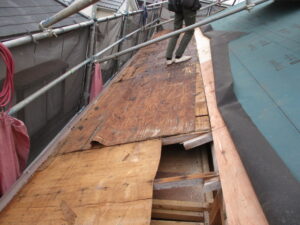 腐食した野地板