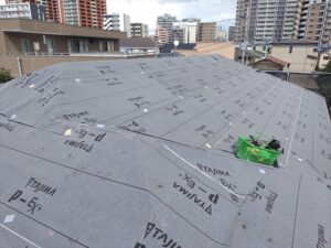 ルーフィングを張ったコロニアル屋