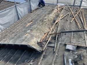 瓦桟木を撤去