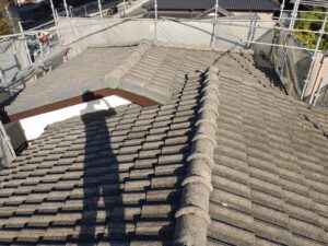 セメント瓦の屋根