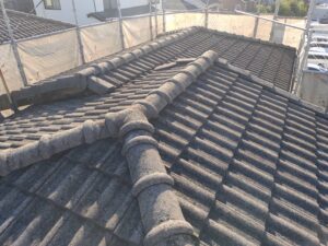 セメント瓦の屋根