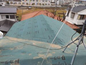 ルーフィングを張った屋根