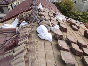 瓦をはがした屋根