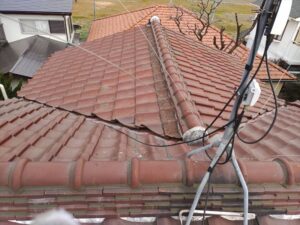 谷のある瓦屋根