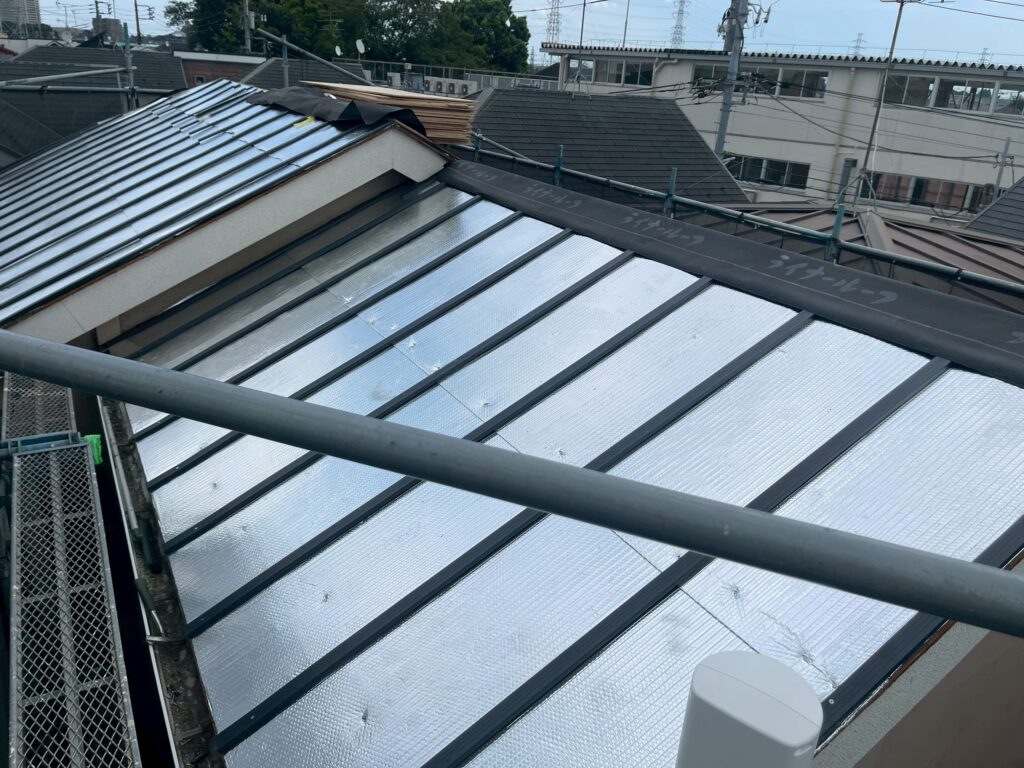 遮熱シートと胴縁下地
二重ノジ工法