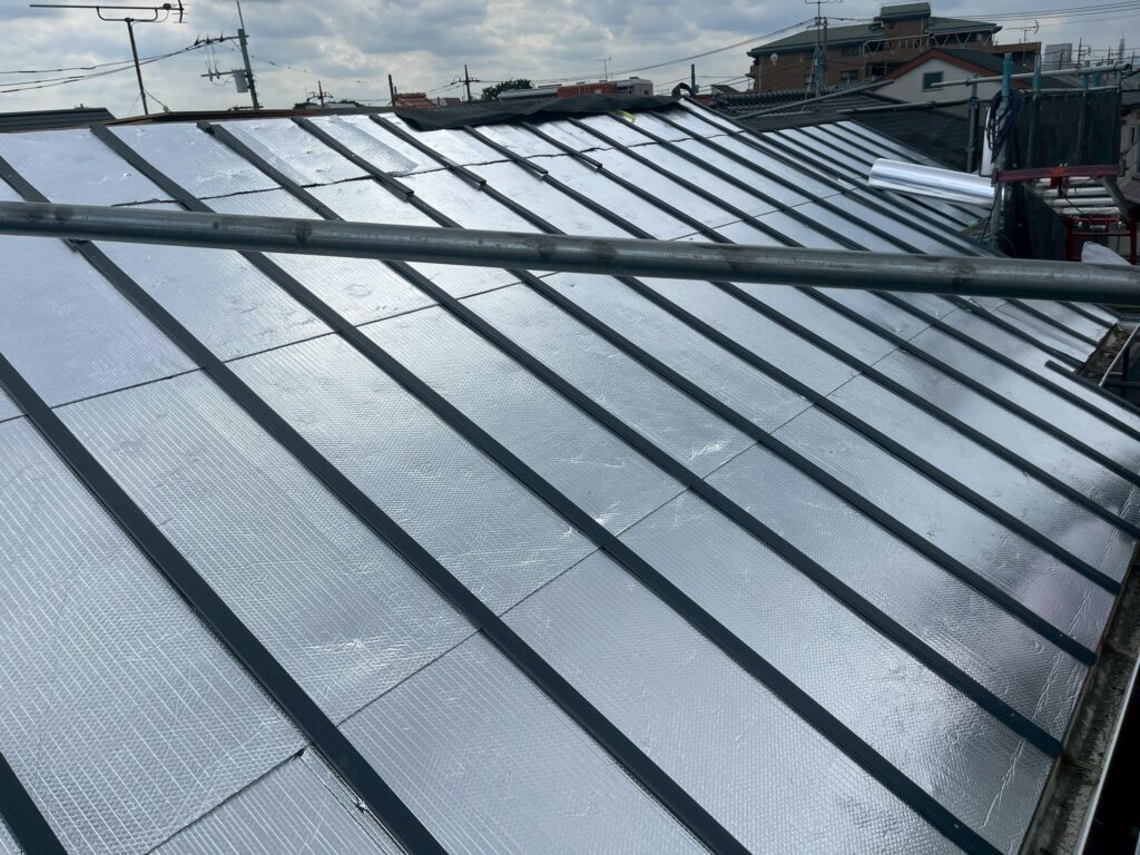 サーモバリア遮熱シートを張った屋根
