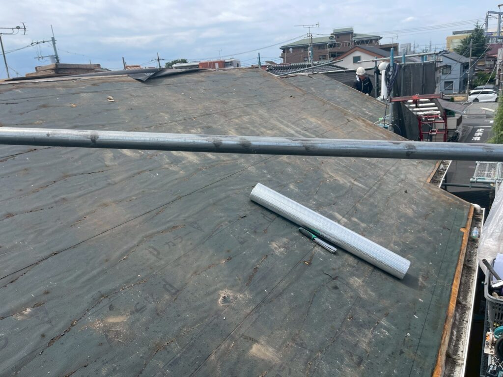 化粧スレートを剥がして掃除をした屋根