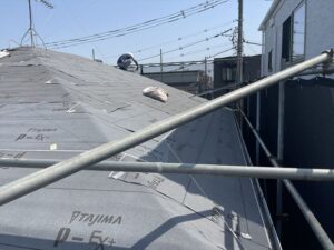 ルーフィングを張った屋根