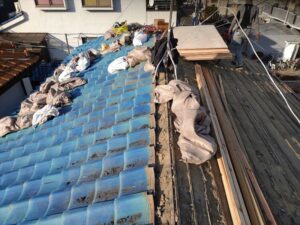 半分瓦を撤去し掃除した屋根