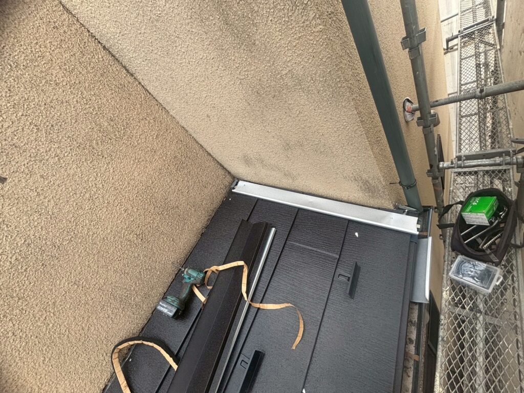 雨押え板金の下地取付