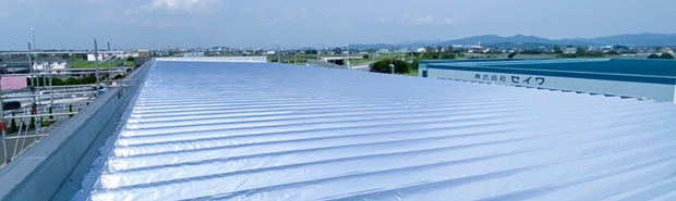 折半屋根に施工されたサーモバリア