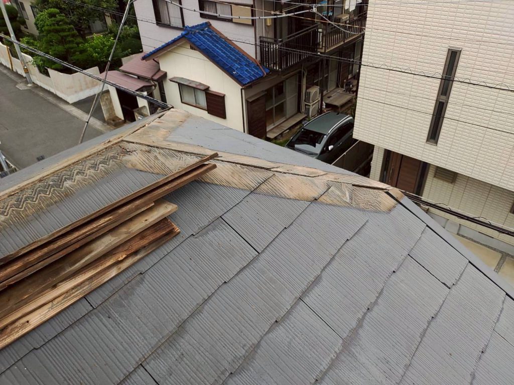 胸板金の貫下地をはがした