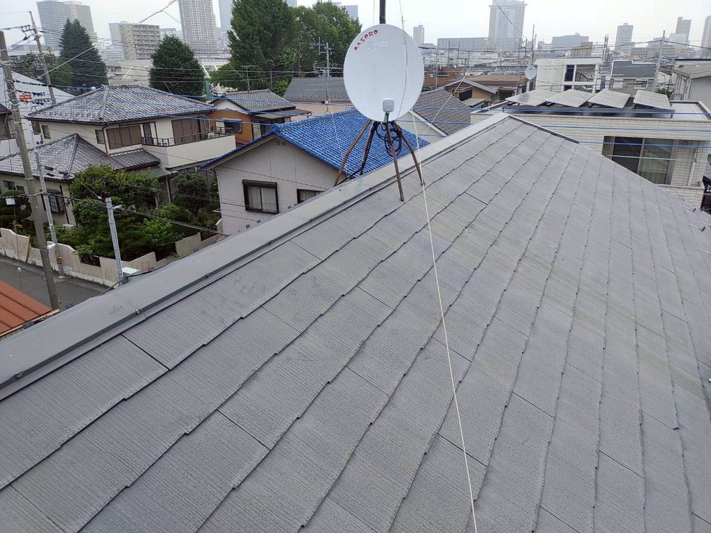 訪問販売からはがれていると言われた棟板金。はがれてない